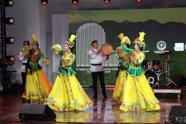 Qəbələ Beynəlxalq Musiqi Festivalında Özbəkistanın rəqs və musiqi qrupları səhnə alıb.