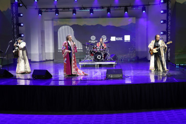 Qəbələ Beynəlxalq Musiqi Festivalında Özbəkistanın rəqs və musiqi qrupları səhnə alıb.