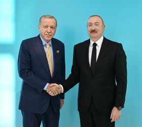 İlham Əliyev Qəbələdə TDT-nin Dövlət Başçıları Şurasının 12-ci Zirvə Görüşündə iştirak edən dövlət və hökumət başçılarını qarşılayıb