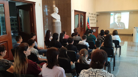 “Konstitutsiya və Suverenlik ili” çərçivəsində “Azərbaycan Əlifbası və Azərbaycan Dili Günü”nə həsr olunmuş "Dil xalqın tarixi, ədəbiyyatı, mədəniyyətidir" adlı tədbir keçirilib.