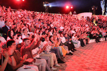 XV Qəbələ Beynəlxalq Musiqi Festivalı çərçivəsində təşkil olunan Muğam Axşamı tamaşaçıların böyük marağına səbəb olmuşdur