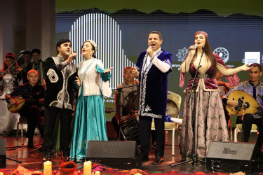 XV Qəbələ Beynəlxalq Musiqi Festivalı çərçivəsində təşkil olunan Muğam Axşamı tamaşaçıların böyük marağına səbəb olmuşdur