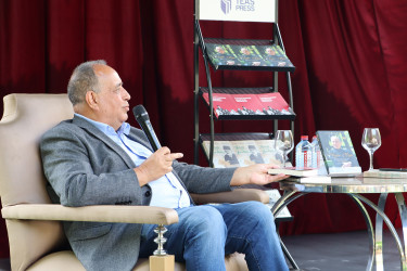 "QəbələFest" çərçivəsində görkəmli diplomat və ədəbiyyatşünas Vilayət Quliyevlə görüş keçirilib