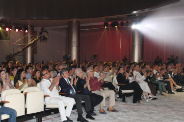 XV Qəbələ Beynəlxalq Musiqi Festivalının ikinci günündə Vyetnamın “Bronze drum” ansamblı çıxış edib