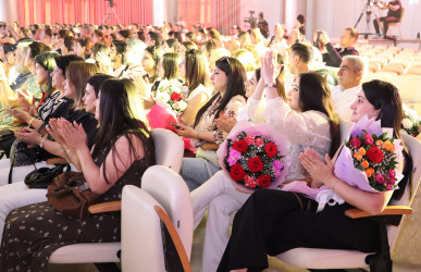 XV Qəbələ Beynəlxalq Musiqi Festivalının ikinci günündə Vyetnamın “Bronze drum” ansamblı çıxış edib