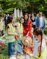 Leyla Əliyeva Qəbələdə fərdi sərginin açılışında və ağacəkmə aksiyasında iştirak edib