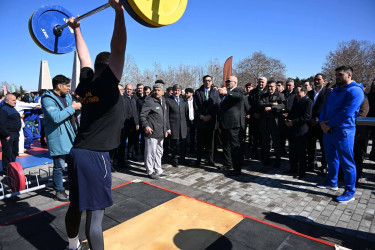 Qəbələ şəhəri tərəfindən “İdman Paytaxtı – 2026”-nın simvolik açarı Qazax şəhərinə təqdim edilib.