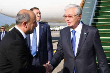 Qazaxıstan Prezidenti Kasım-Jomart Tokayev Azərbaycana səfərə gəlib