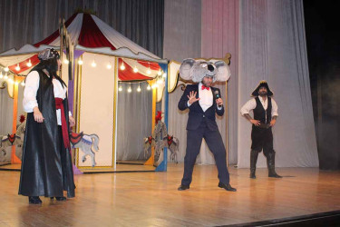 Azərbaycan Dövlət Akademik Rus Dram Teatrı “Волшебная Карусел” musiqili tamaşası ilə uşaqları sevindirmişdir